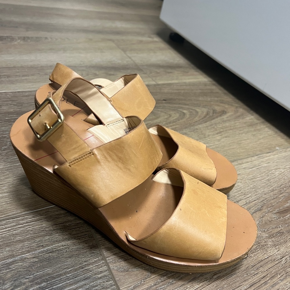 Women’s wedges size 7 in excellent condition!